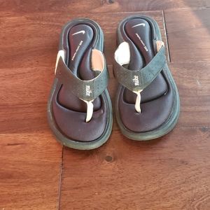 Women's Size 7 Nike sandals